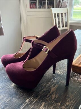 Women's Burgundy Gianni Bini Platform Pumps